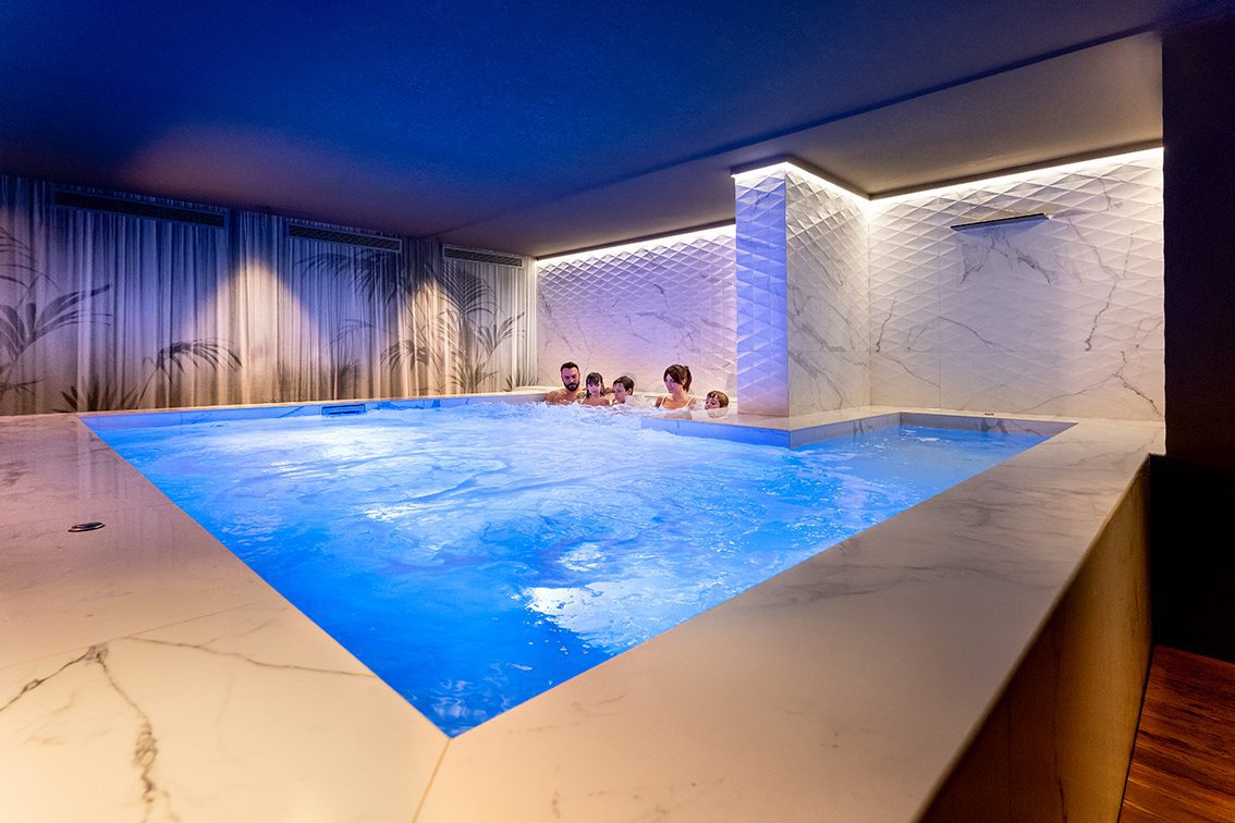 Valentino wellness center whirlpool tub