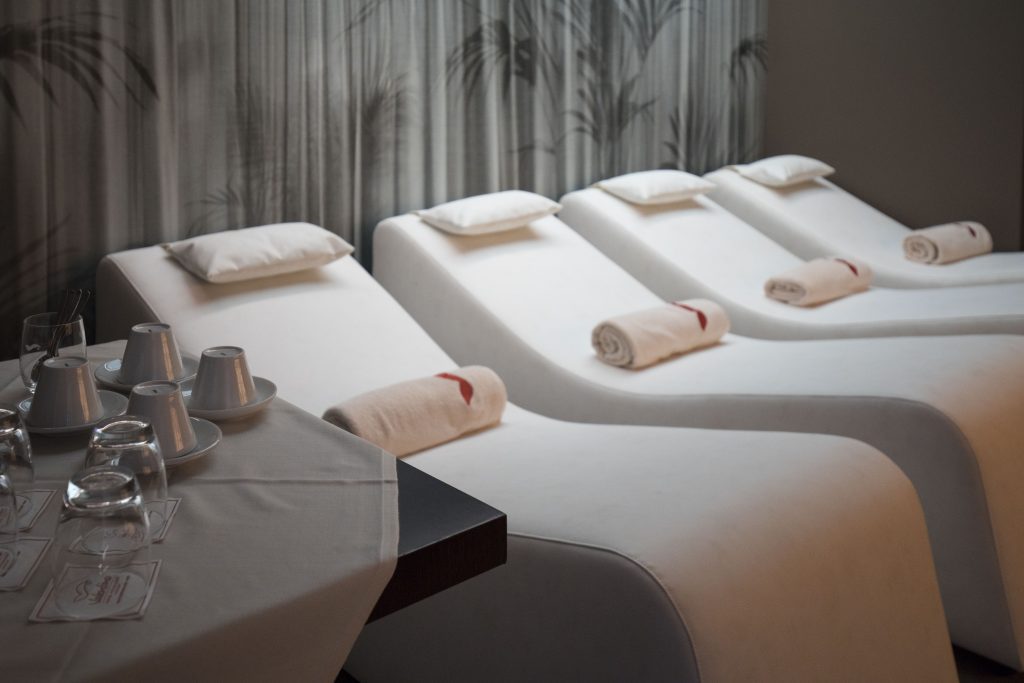 Relaxation area and herbal tea lounge at the wellness center, 1 km from San Benedetto del Tronto